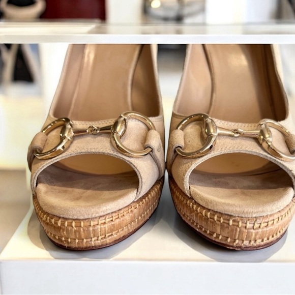 Vintage Gucci nubuck suede gold toned horse bit vintage high heels pumps SZ 9.5 - Picture 14 of 17